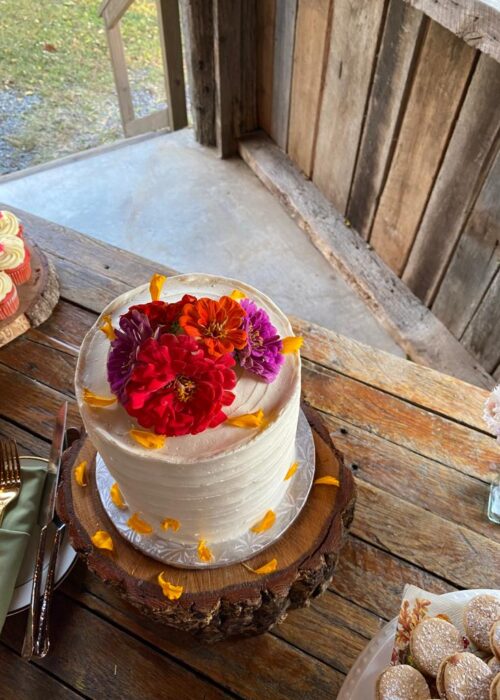 Wedding cutting cake