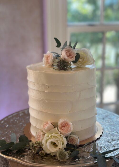Wedding cutting cake